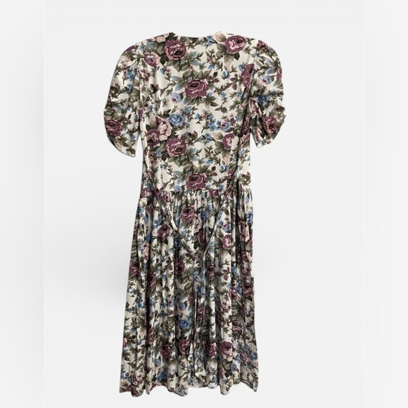 Miss Dorby Floral V-Neck Dress - Picture 3 of 4